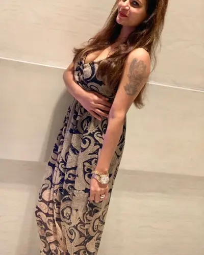 Khajni Escort